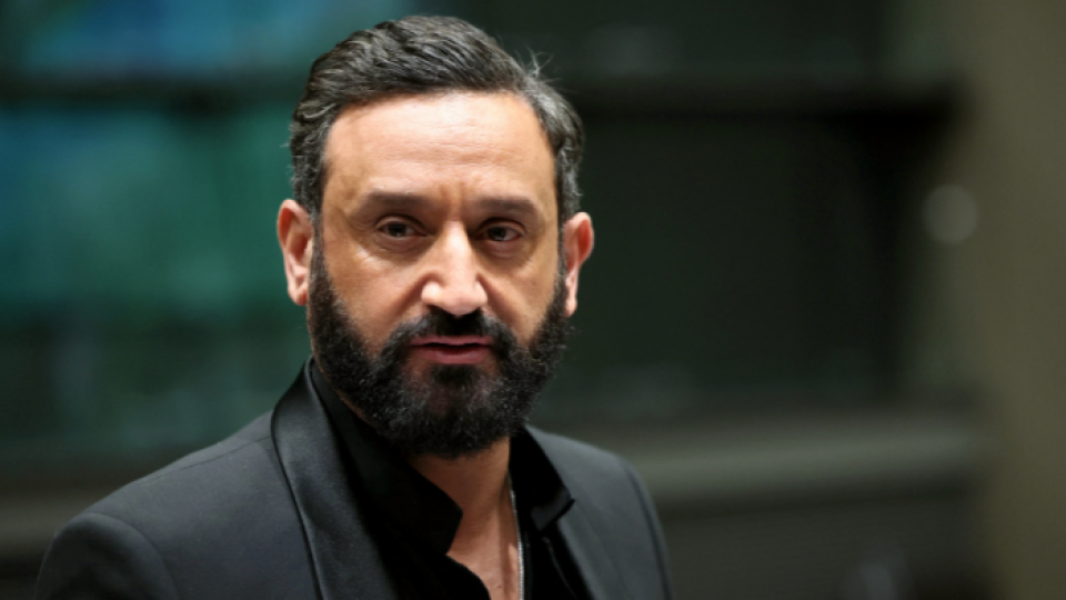 L'animateur de télévision français Cyril Hanouna assiste à une séance devant la commission d'enquête parlementaire sur l'attribution des fréquences TV, à l'Assemblée nationale à Paris le 14 mars 2024.