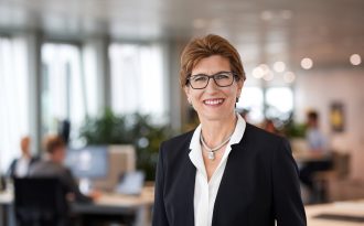 Ilka Horstmeier (BMW Group) : « Les salariés qui refusent d’appliquer les règles sanitaires sont renvoyés chez eux sans être payés »