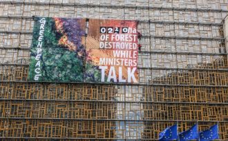 Greenpeace fait le mur au conseil européen pour lutter contre la déforestation