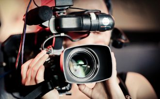 Audiovisuel public : la Belgique comme source d’inspiration pour le « rassemblement des forces »