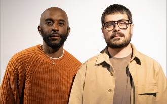 Dat-Way lance Conversation, podcast d’intérêt général pour les passionnés de musique, de pop culture et de pub