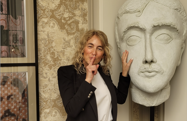 « À 15 ans, j’ai été Présidente d’entreprises du CAC 40 grâce aux fausses cartes de visite façonnées par mon père », Michèle Benzeno (Webedia)